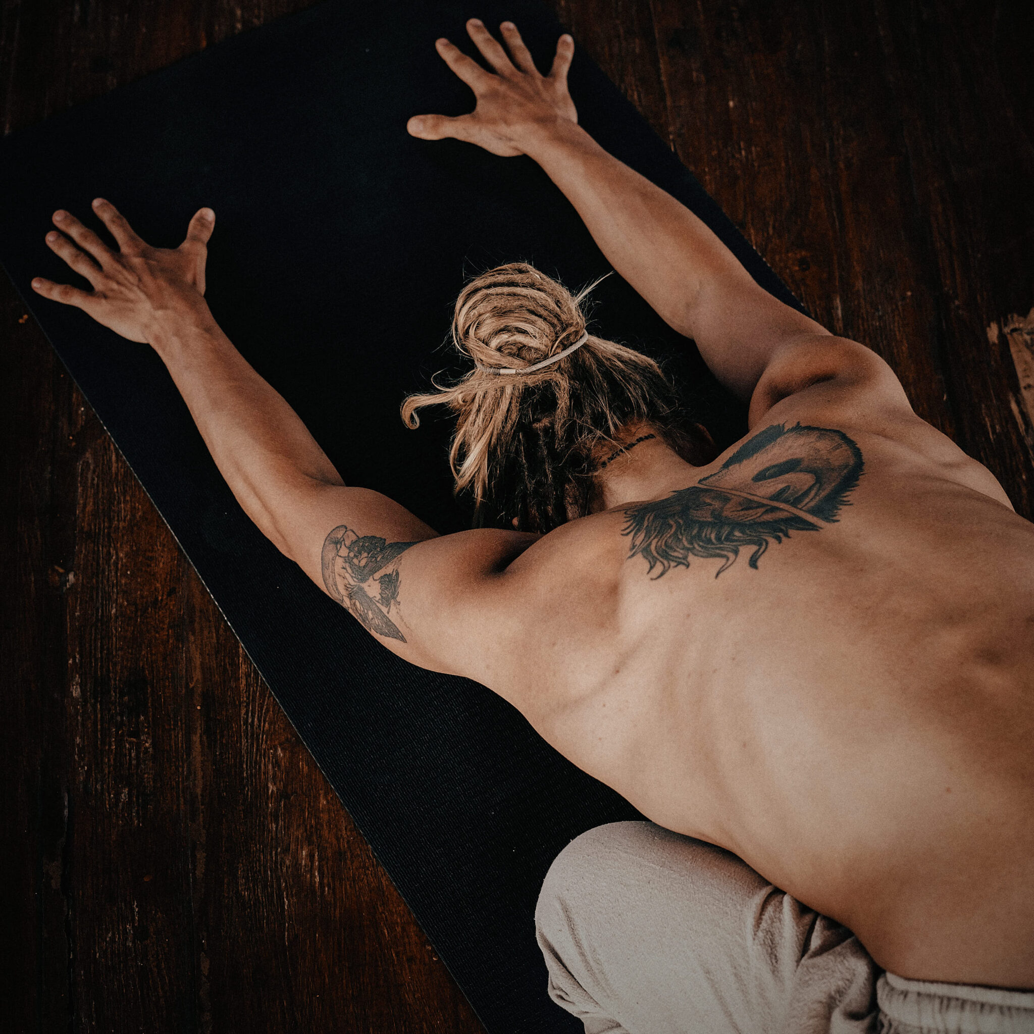 Joogatunti tyhy-päiviin, tiimeille, kaveriporukoille ja perheille.