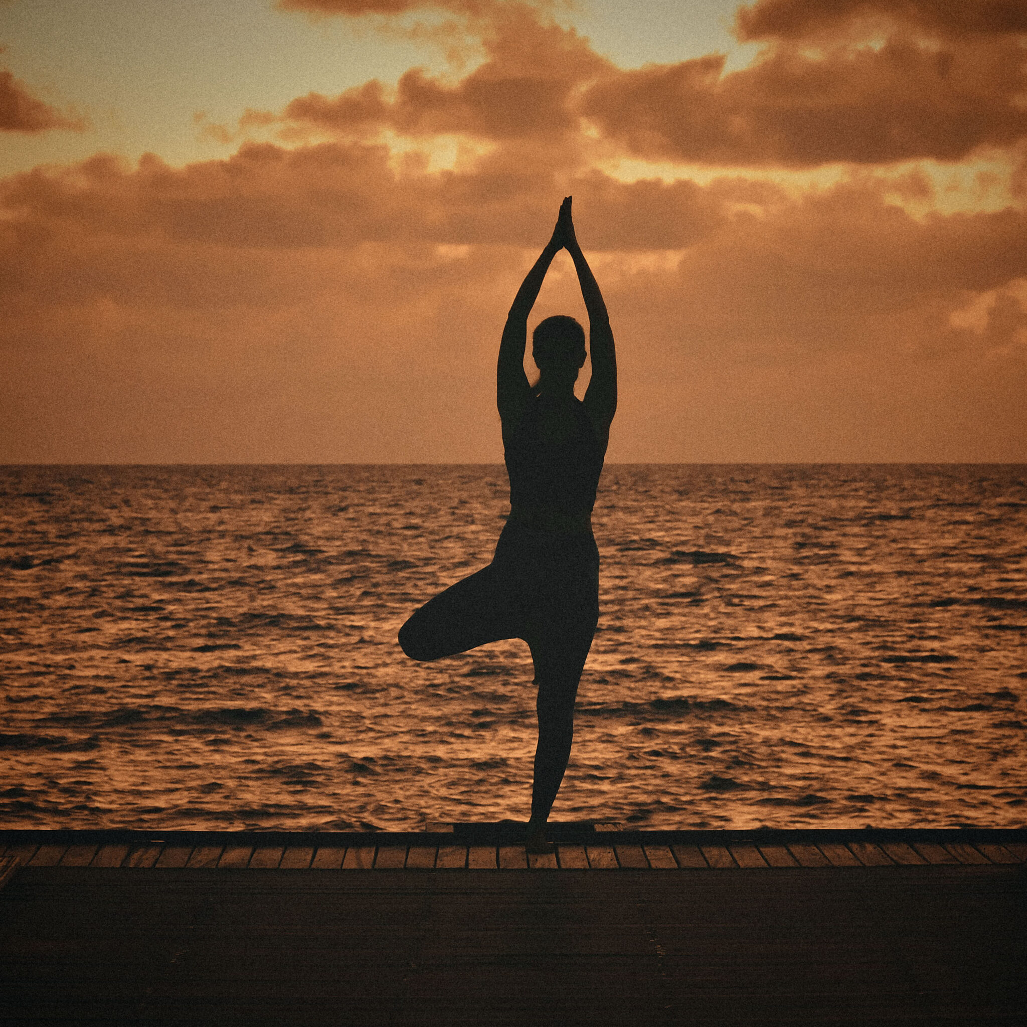 Lempeä lomajooga tuo rauhaa ja jatkuvuutta harjoitteluun.